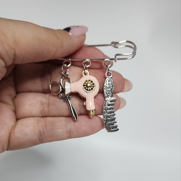 NEW‼️Hairdresser Charm Brooch - Picture 4 of 4
